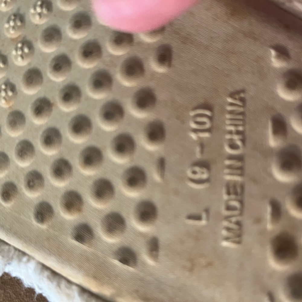 Ladies Like New Boot Slippers. - Picture 2 of 3